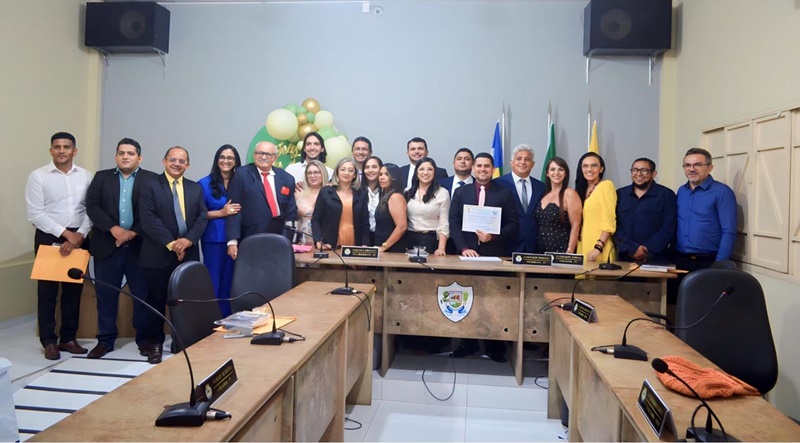 Câmara de Castelo do Piauí realiza sessão solene para a entrega de comendas a dez professores